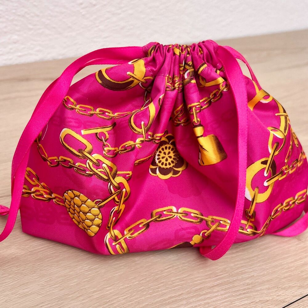 Estee Lauder Fuchsia Pink Gold Chain 90s Pattern Drawstring Makeup Bag
